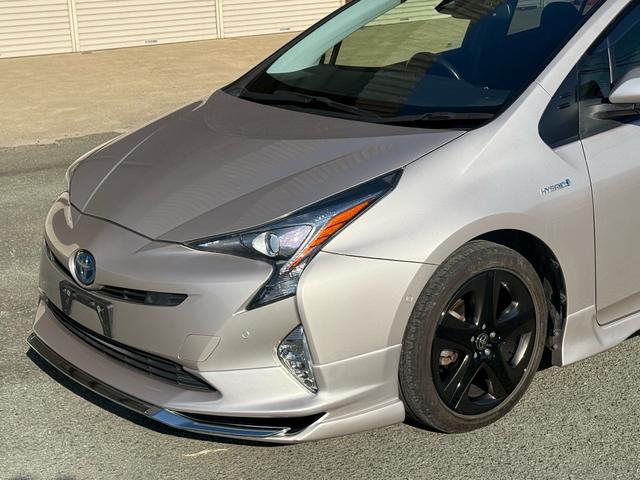 プリウス Ｓセーフティプラス　純正ナビ　ｔｏｙｏｔａチームメイト　新品フルエアロＦ・Ｓ・Ｒ　バックカメラ　ビルトインＥＴＣ　レーダークルーズコントロール　衝突軽減ブレーキ　横滑り防止　スマートキー　プッシュスタート　オートライト（5枚目）
