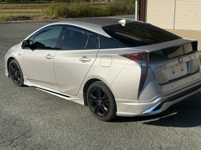 プリウス Ｓセーフティプラス　純正ナビ　ｔｏｙｏｔａチームメイト　新品フルエアロＦ・Ｓ・Ｒ　バックカメラ　ビルトインＥＴＣ　レーダークルーズコントロール　衝突軽減ブレーキ　横滑り防止　スマートキー　プッシュスタート　オートライト（7枚目）