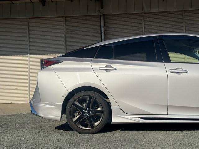 プリウス Ｓセーフティプラス　純正ナビ　ｔｏｙｏｔａチームメイト　新品フルエアロＦ・Ｓ・Ｒ　バックカメラ　ビルトインＥＴＣ　レーダークルーズコントロール　衝突軽減ブレーキ　横滑り防止　スマートキー　プッシュスタート　オートライト（10枚目）