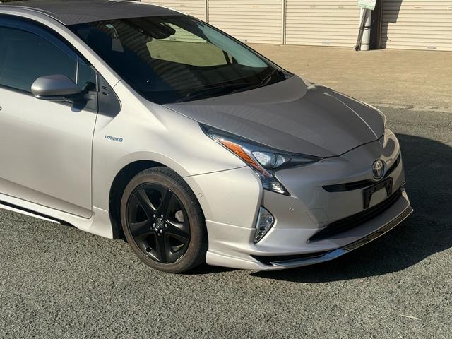 プリウス Ｓセーフティプラス　純正ナビ　ｔｏｙｏｔａチームメイト　新品フルエアロＦ・Ｓ・Ｒ　バックカメラ　ビルトインＥＴＣ　レーダークルーズコントロール　衝突軽減ブレーキ　横滑り防止　スマートキー　プッシュスタート　オートライト（13枚目）