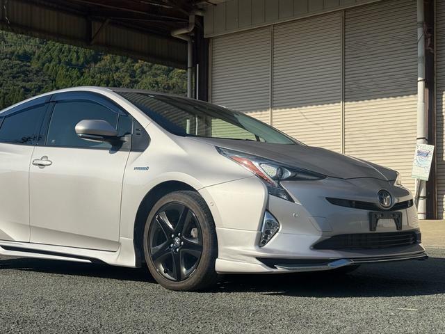 プリウス Ｓセーフティプラス　純正ナビ　ｔｏｙｏｔａチームメイト　新品フルエアロＦ・Ｓ・Ｒ　バックカメラ　ビルトインＥＴＣ　レーダークルーズコントロール　衝突軽減ブレーキ　横滑り防止　スマートキー　プッシュスタート　オートライト（14枚目）