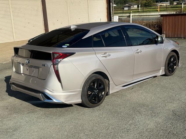 プリウス Ｓセーフティプラス　純正ナビ　ｔｏｙｏｔａチームメイト　新品フルエアロＦ・Ｓ・Ｒ　バックカメラ　ビルトインＥＴＣ　レーダークルーズコントロール　衝突軽減ブレーキ　横滑り防止　スマートキー　プッシュスタート　オートライト（15枚目）