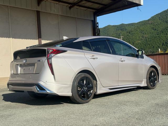 プリウス Ｓセーフティプラス　純正ナビ　ｔｏｙｏｔａチームメイト　新品フルエアロＦ・Ｓ・Ｒ　バックカメラ　ビルトインＥＴＣ　レーダークルーズコントロール　衝突軽減ブレーキ　横滑り防止　スマートキー　プッシュスタート　オートライト（16枚目）