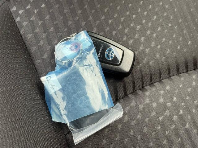 プリウス Ｓセーフティプラス　純正ナビ　ｔｏｙｏｔａチームメイト　新品フルエアロＦ・Ｓ・Ｒ　バックカメラ　ビルトインＥＴＣ　レーダークルーズコントロール　衝突軽減ブレーキ　横滑り防止　スマートキー　プッシュスタート　オートライト（38枚目）