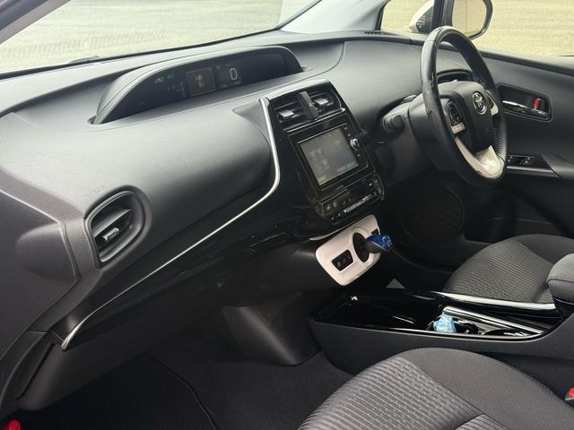 プリウス Ｓセーフティプラス　純正ナビ　ｔｏｙｏｔａチームメイト　新品フルエアロＦ・Ｓ・Ｒ　バックカメラ　ビルトインＥＴＣ　レーダークルーズコントロール　衝突軽減ブレーキ　横滑り防止　スマートキー　プッシュスタート　オートライト（44枚目）