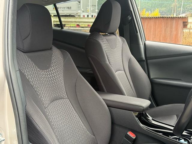 プリウス Ｓセーフティプラス　純正ナビ　ｔｏｙｏｔａチームメイト　新品フルエアロＦ・Ｓ・Ｒ　バックカメラ　ビルトインＥＴＣ　レーダークルーズコントロール　衝突軽減ブレーキ　横滑り防止　スマートキー　プッシュスタート　オートライト（64枚目）