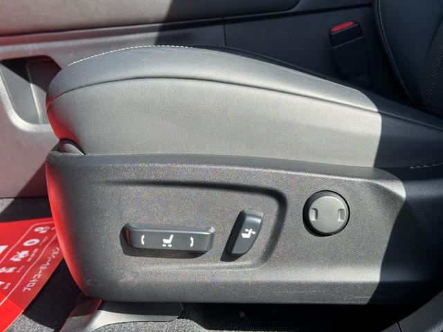 ＲＸ ＲＸ２００ｔ　Ｆスポーツ　黒革エアシート・パノラミックビュー・３眼ＬＥＤヘッド・純正ナビ・フルセグ・ＢＴオーディオ・純正２０ＡＷ・パワーバックドア・リアシートヒーター・セーフティＳ・パドルシフト・ＨＵＤ・オートＨＩビーム（63枚目）