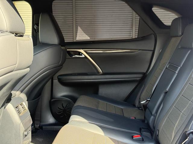 ＲＸ ＲＸ２００ｔ　Ｆスポーツ　黒革エアシート・パノラミックビュー・３眼ＬＥＤヘッド・純正ナビ・フルセグ・ＢＴオーディオ・純正２０ＡＷ・パワーバックドア・リアシートヒーター・セーフティＳ・パドルシフト・ＨＵＤ・オートＨＩビーム（68枚目）