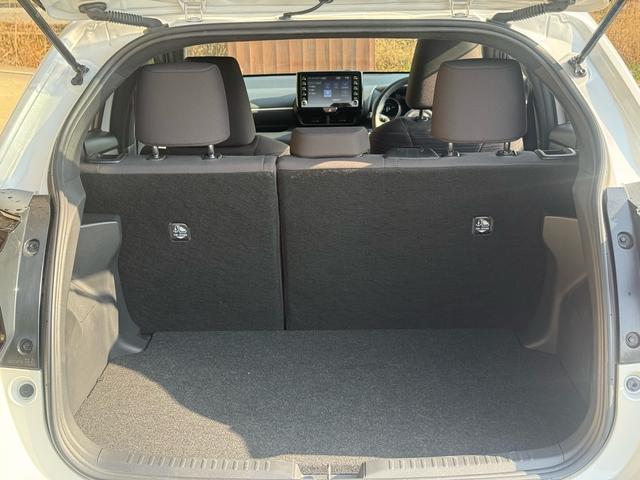 ヤリス ハイブリッドZ TSS DA レンタUP ETC バックカメラ LEDヘッドライト コーナーセンサー シートヒーター アイドリングストップ キーレス プッシュスタート クルーズコントロール オートエアコン(55枚目)