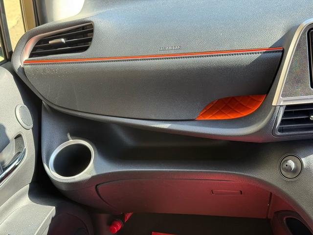 シエンタ ハイブリッドG クエロ 12.1インチ後席モニター 全方位モニター TSS オートハイビーム 両側パワースライドドア 純正ナビ 衝突軽減ブレーキ ハーフレザーシート LEDヘッドライト シートヒーター バックカメラ ドラレコ(49枚目)