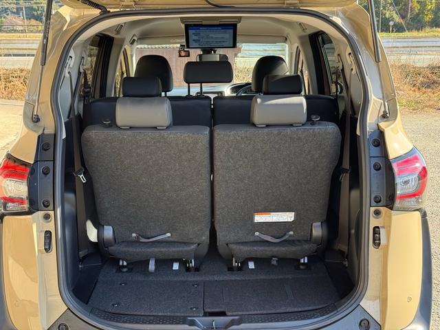 シエンタ ハイブリッドG クエロ 12.1インチ後席モニター 全方位モニター TSS オートハイビーム 両側パワースライドドア 純正ナビ 衝突軽減ブレーキ ハーフレザーシート LEDヘッドライト シートヒーター バックカメラ ドラレコ(52枚目)