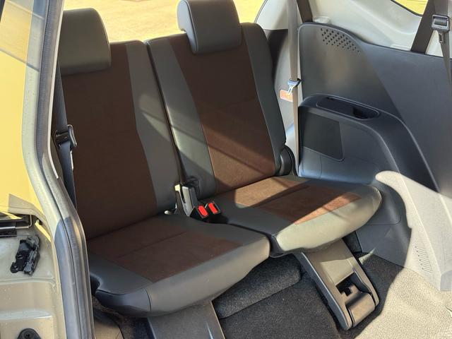 シエンタ ハイブリッドG クエロ 12.1インチ後席モニター 全方位モニター TSS オートハイビーム 両側パワースライドドア 純正ナビ 衝突軽減ブレーキ ハーフレザーシート LEDヘッドライト シートヒーター バックカメラ ドラレコ(53枚目)