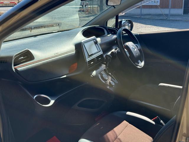 シエンタ ハイブリッドG クエロ 12.1インチ後席モニター 全方位モニター TSS オートハイビーム 両側パワースライドドア 純正ナビ 衝突軽減ブレーキ ハーフレザーシート LEDヘッドライト シートヒーター バックカメラ ドラレコ(61枚目)