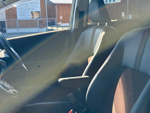 シエンタ ハイブリッドG クエロ 12.1インチ後席モニター 全方位モニター TSS オートハイビーム 両側パワースライドドア 純正ナビ 衝突軽減ブレーキ ハーフレザーシート LEDヘッドライト シートヒーター バックカメラ ドラレコ(62枚目)