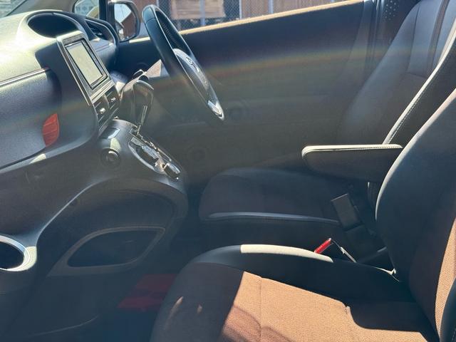 シエンタ ハイブリッドG クエロ 12.1インチ後席モニター 全方位モニター TSS オートハイビーム 両側パワースライドドア 純正ナビ 衝突軽減ブレーキ ハーフレザーシート LEDヘッドライト シートヒーター バックカメラ ドラレコ(63枚目)