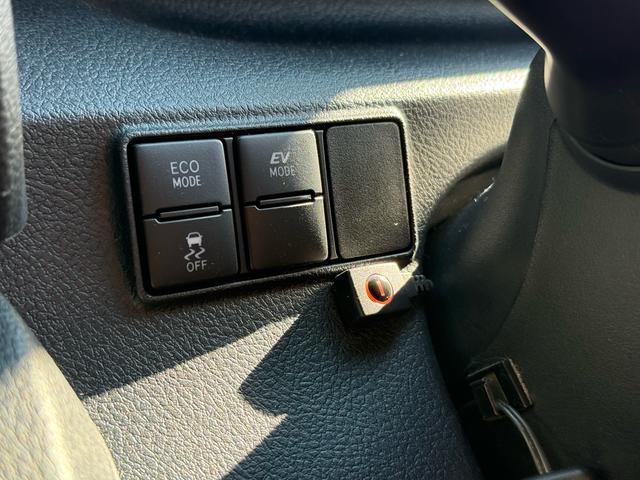 シエンタ ハイブリッドG クエロ 12.1インチ後席モニター 全方位モニター TSS オートハイビーム 両側パワースライドドア 純正ナビ 衝突軽減ブレーキ ハーフレザーシート LEDヘッドライト シートヒーター バックカメラ ドラレコ(70枚目)