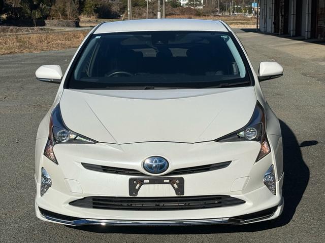 プリウス Ｓツーリングセレクション　新品１８インチアルミ＆タイヤ　フルエアロ　黒革シート　ＴＶナビ　バックカメラ　クルコン　シートヒーター　ＣＤ再生　ＤＶＤ視聴可　Ｂｌｕｅｔｏｏｔｈ接続　アイドリングストップ機能　オートライト　革ステア（2枚目）