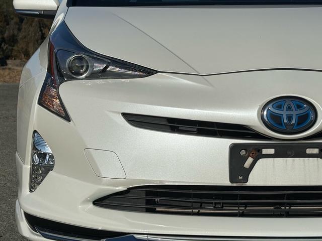 プリウス Ｓツーリングセレクション　新品１８インチアルミ＆タイヤ　フルエアロ　黒革シート　ＴＶナビ　バックカメラ　クルコン　シートヒーター　ＣＤ再生　ＤＶＤ視聴可　Ｂｌｕｅｔｏｏｔｈ接続　アイドリングストップ機能　オートライト　革ステア（5枚目）