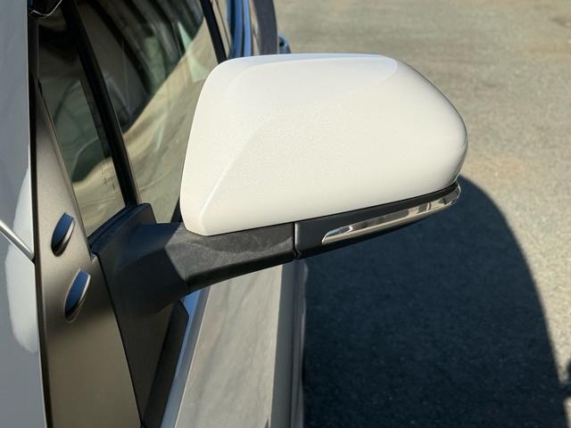 プリウス Ｓツーリングセレクション　新品１８インチアルミ＆タイヤ　フルエアロ　黒革シート　ＴＶナビ　バックカメラ　クルコン　シートヒーター　ＣＤ再生　ＤＶＤ視聴可　Ｂｌｕｅｔｏｏｔｈ接続　アイドリングストップ機能　オートライト　革ステア（6枚目）