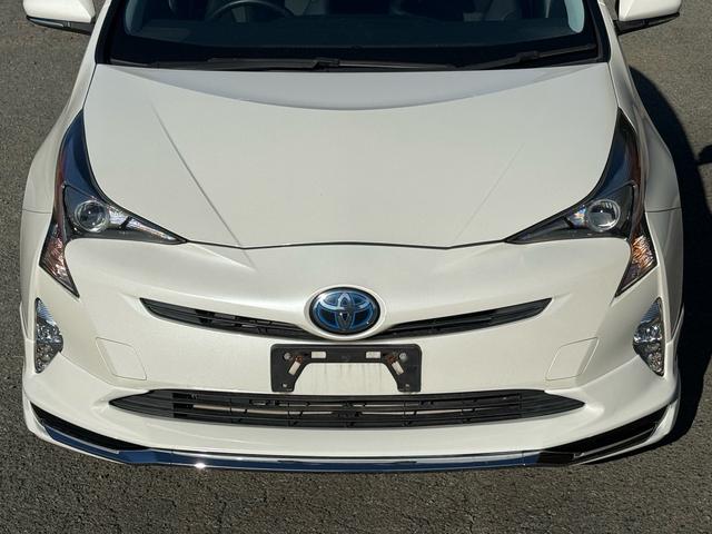 プリウス Ｓツーリングセレクション　新品１８インチアルミ＆タイヤ　フルエアロ　黒革シート　ＴＶナビ　バックカメラ　クルコン　シートヒーター　ＣＤ再生　ＤＶＤ視聴可　Ｂｌｕｅｔｏｏｔｈ接続　アイドリングストップ機能　オートライト　革ステア（9枚目）