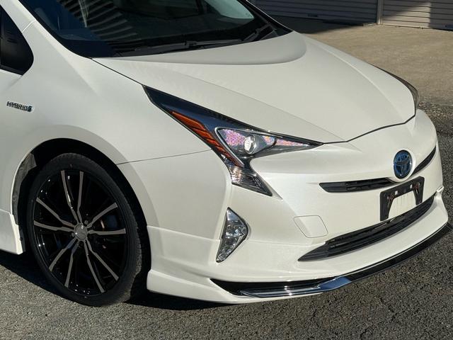 プリウス Ｓツーリングセレクション　新品１８インチアルミ＆タイヤ　フルエアロ　黒革シート　ＴＶナビ　バックカメラ　クルコン　シートヒーター　ＣＤ再生　ＤＶＤ視聴可　Ｂｌｕｅｔｏｏｔｈ接続　アイドリングストップ機能　オートライト　革ステア（10枚目）