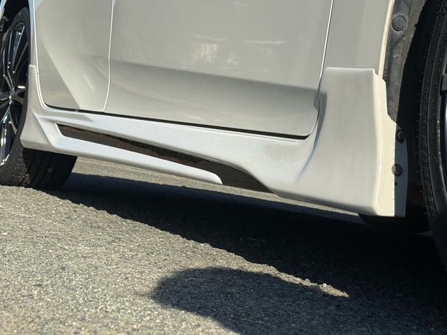 プリウス Ｓツーリングセレクション　新品１８インチアルミ＆タイヤ　フルエアロ　黒革シート　ＴＶナビ　バックカメラ　クルコン　シートヒーター　ＣＤ再生　ＤＶＤ視聴可　Ｂｌｕｅｔｏｏｔｈ接続　アイドリングストップ機能　オートライト　革ステア（12枚目）