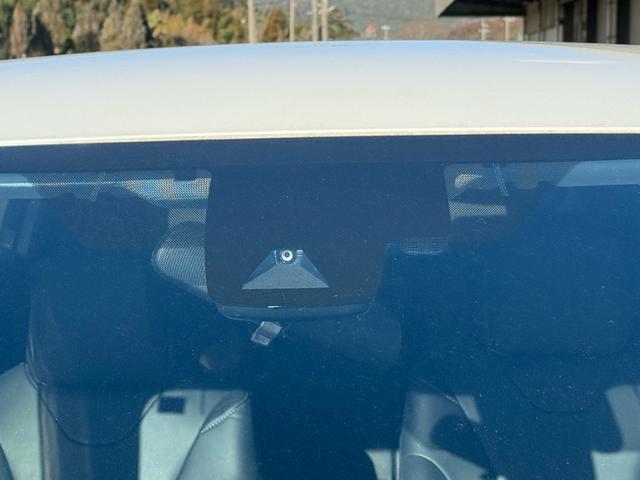 プリウス Ｓツーリングセレクション　新品１８インチアルミ＆タイヤ　フルエアロ　黒革シート　ＴＶナビ　バックカメラ　クルコン　シートヒーター　ＣＤ再生　ＤＶＤ視聴可　Ｂｌｕｅｔｏｏｔｈ接続　アイドリングストップ機能　オートライト　革ステア（13枚目）