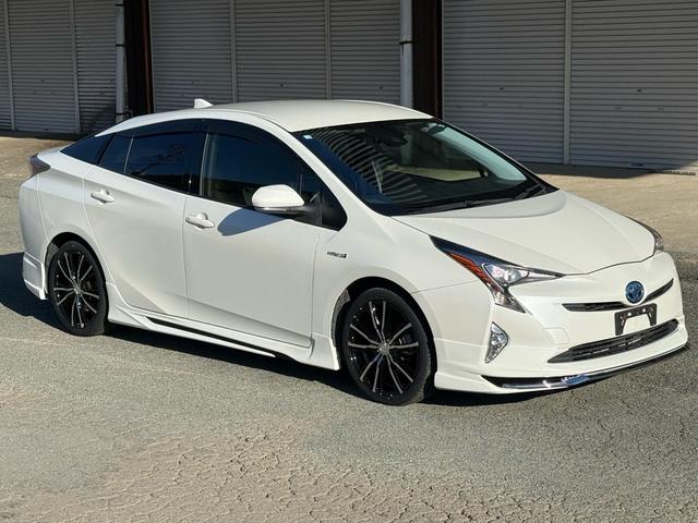 プリウス Ｓツーリングセレクション　新品１８インチアルミ＆タイヤ　フルエアロ　黒革シート　ＴＶナビ　バックカメラ　クルコン　シートヒーター　ＣＤ再生　ＤＶＤ視聴可　Ｂｌｕｅｔｏｏｔｈ接続　アイドリングストップ機能　オートライト　革ステア（18枚目）