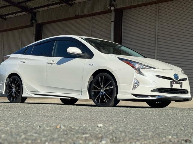 プリウス Ｓツーリングセレクション　新品１８インチアルミ＆タイヤ　フルエアロ　黒革シート　ＴＶナビ　バックカメラ　クルコン　シートヒーター　ＣＤ再生　ＤＶＤ視聴可　Ｂｌｕｅｔｏｏｔｈ接続　アイドリングストップ機能　オートライト　革ステア（19枚目）