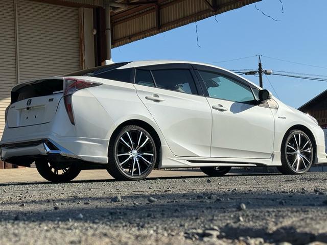 プリウス Ｓツーリングセレクション　新品１８インチアルミ＆タイヤ　フルエアロ　黒革シート　ＴＶナビ　バックカメラ　クルコン　シートヒーター　ＣＤ再生　ＤＶＤ視聴可　Ｂｌｕｅｔｏｏｔｈ接続　アイドリングストップ機能　オートライト　革ステア（21枚目）