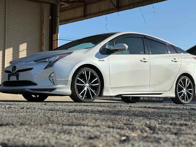 プリウス Ｓツーリングセレクション　新品１８インチアルミ＆タイヤ　フルエアロ　黒革シート　ＴＶナビ　バックカメラ　クルコン　シートヒーター　ＣＤ再生　ＤＶＤ視聴可　Ｂｌｕｅｔｏｏｔｈ接続　アイドリングストップ機能　オートライト　革ステア（26枚目）