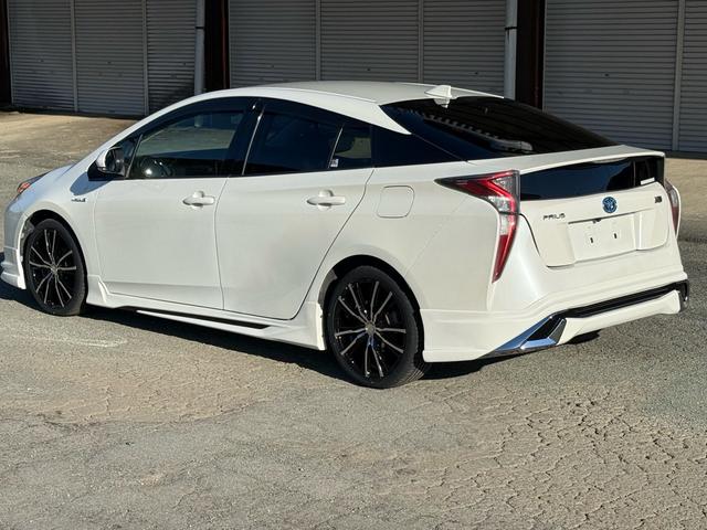 プリウス Ｓツーリングセレクション　新品１８インチアルミ＆タイヤ　フルエアロ　黒革シート　ＴＶナビ　バックカメラ　クルコン　シートヒーター　ＣＤ再生　ＤＶＤ視聴可　Ｂｌｕｅｔｏｏｔｈ接続　アイドリングストップ機能　オートライト　革ステア（27枚目）