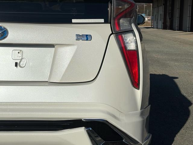 プリウス Ｓツーリングセレクション　新品１８インチアルミ＆タイヤ　フルエアロ　黒革シート　ＴＶナビ　バックカメラ　クルコン　シートヒーター　ＣＤ再生　ＤＶＤ視聴可　Ｂｌｕｅｔｏｏｔｈ接続　アイドリングストップ機能　オートライト　革ステア（31枚目）