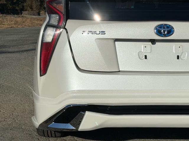 プリウス Ｓツーリングセレクション　新品１８インチアルミ＆タイヤ　フルエアロ　黒革シート　ＴＶナビ　バックカメラ　クルコン　シートヒーター　ＣＤ再生　ＤＶＤ視聴可　Ｂｌｕｅｔｏｏｔｈ接続　アイドリングストップ機能　オートライト　革ステア（32枚目）