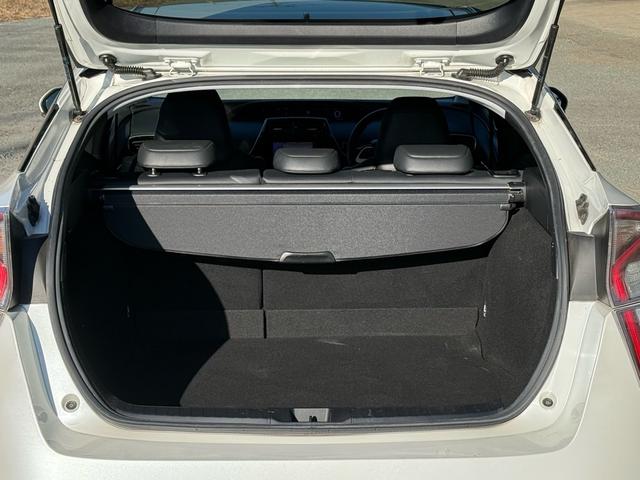 プリウス Ｓツーリングセレクション　新品１８インチアルミ＆タイヤ　フルエアロ　黒革シート　ＴＶナビ　バックカメラ　クルコン　シートヒーター　ＣＤ再生　ＤＶＤ視聴可　Ｂｌｕｅｔｏｏｔｈ接続　アイドリングストップ機能　オートライト　革ステア（34枚目）