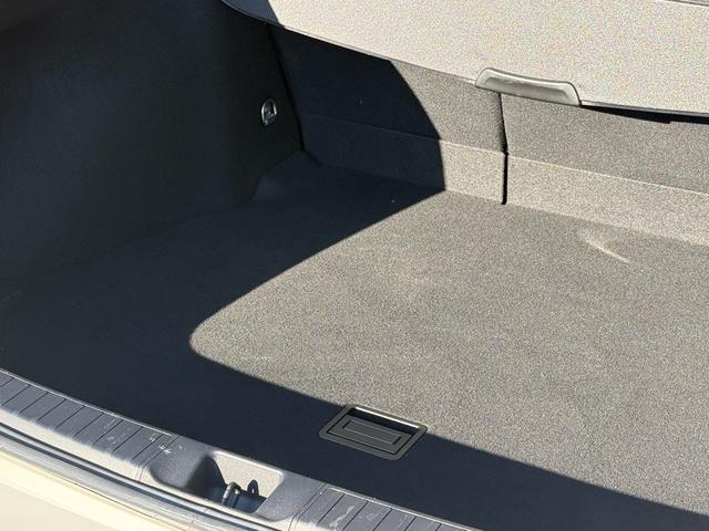 プリウス Ｓツーリングセレクション　新品１８インチアルミ＆タイヤ　フルエアロ　黒革シート　ＴＶナビ　バックカメラ　クルコン　シートヒーター　ＣＤ再生　ＤＶＤ視聴可　Ｂｌｕｅｔｏｏｔｈ接続　アイドリングストップ機能　オートライト　革ステア（35枚目）