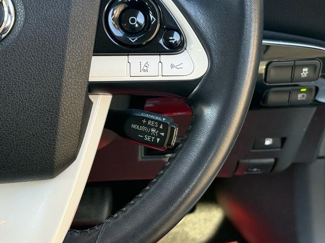 プリウス Ｓツーリングセレクション　新品１８インチアルミ＆タイヤ　フルエアロ　黒革シート　ＴＶナビ　バックカメラ　クルコン　シートヒーター　ＣＤ再生　ＤＶＤ視聴可　Ｂｌｕｅｔｏｏｔｈ接続　アイドリングストップ機能　オートライト　革ステア（42枚目）