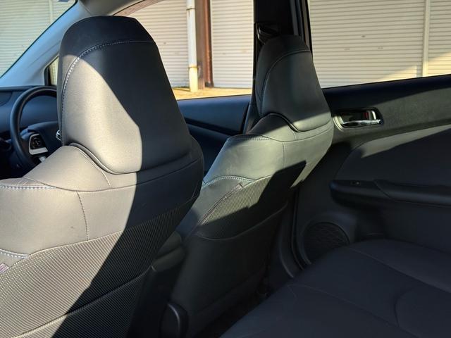 プリウス Ｓツーリングセレクション　新品１８インチアルミ＆タイヤ　フルエアロ　黒革シート　ＴＶナビ　バックカメラ　クルコン　シートヒーター　ＣＤ再生　ＤＶＤ視聴可　Ｂｌｕｅｔｏｏｔｈ接続　アイドリングストップ機能　オートライト　革ステア（52枚目）