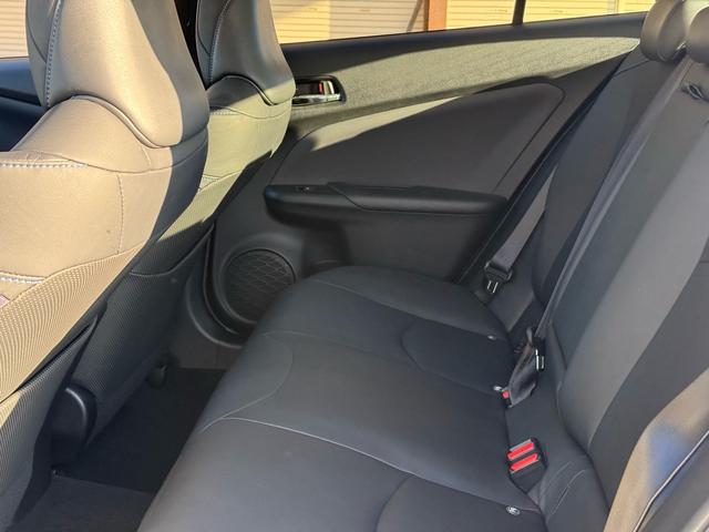 プリウス Ｓツーリングセレクション　新品１８インチアルミ＆タイヤ　フルエアロ　黒革シート　ＴＶナビ　バックカメラ　クルコン　シートヒーター　ＣＤ再生　ＤＶＤ視聴可　Ｂｌｕｅｔｏｏｔｈ接続　アイドリングストップ機能　オートライト　革ステア（54枚目）