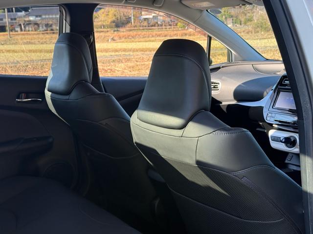 プリウス Ｓツーリングセレクション　新品１８インチアルミ＆タイヤ　フルエアロ　黒革シート　ＴＶナビ　バックカメラ　クルコン　シートヒーター　ＣＤ再生　ＤＶＤ視聴可　Ｂｌｕｅｔｏｏｔｈ接続　アイドリングストップ機能　オートライト　革ステア（61枚目）