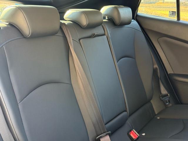 プリウス Ｓツーリングセレクション　新品１８インチアルミ＆タイヤ　フルエアロ　黒革シート　ＴＶナビ　バックカメラ　クルコン　シートヒーター　ＣＤ再生　ＤＶＤ視聴可　Ｂｌｕｅｔｏｏｔｈ接続　アイドリングストップ機能　オートライト　革ステア（62枚目）