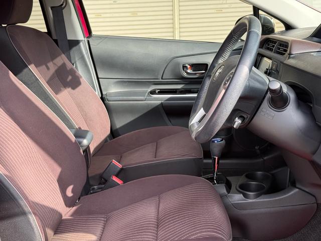 アクア Ｇ　中期　車検整備付　クルーズコントロール　ＬＥＤヘッドライト　ＬＥＤフォグランプ　オートライト　純正ＳＤナビ　地デジ　Ｂｌｕｅｔｏｏｔｈ　バックカメラ　　スマートキーＸ２　電格ミラー　革巻きステアリング（33枚目）