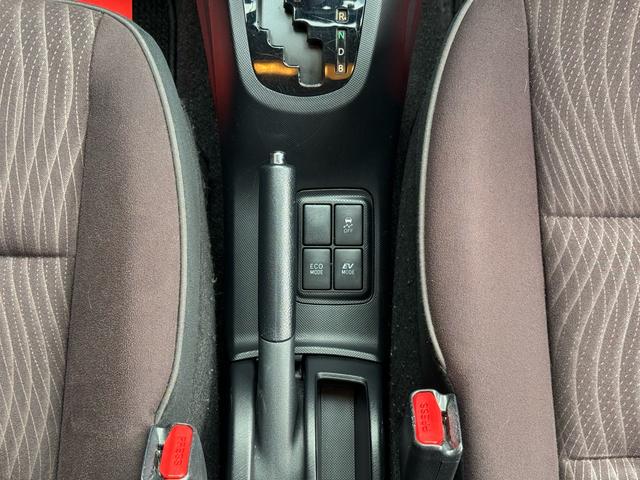 アクア Ｇ　中期　車検整備付　クルーズコントロール　ＬＥＤヘッドライト　ＬＥＤフォグランプ　オートライト　純正ＳＤナビ　地デジ　Ｂｌｕｅｔｏｏｔｈ　バックカメラ　　スマートキーＸ２　電格ミラー　革巻きステアリング（49枚目）