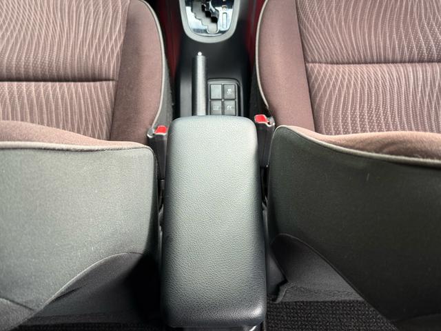 アクア Ｇ　中期　車検整備付　クルーズコントロール　ＬＥＤヘッドライト　ＬＥＤフォグランプ　オートライト　純正ＳＤナビ　地デジ　Ｂｌｕｅｔｏｏｔｈ　バックカメラ　　スマートキーＸ２　電格ミラー　革巻きステアリング（51枚目）