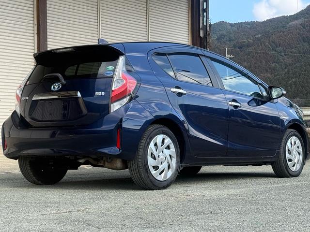 アクア Ｓスタイルブラック　後期／９インチナビ／バックカメラ／フルセグＴＶ／ＬＥＤヘッド／Ｂｌｕｅｔｏｏｔｈ／ＣＤ／ＤＶＤ／ドラレコ／ＥＴＣ／オートハイビーム／オートライト／車線逸脱／衝突安全装置／スマートキー／プッシュスタート（29枚目）