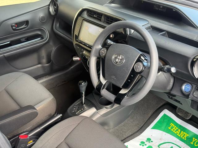 アクア Ｓスタイルブラック　後期／９インチナビ／バックカメラ／フルセグＴＶ／ＬＥＤヘッド／Ｂｌｕｅｔｏｏｔｈ／ＣＤ／ＤＶＤ／ドラレコ／ＥＴＣ／オートハイビーム／オートライト／車線逸脱／衝突安全装置／スマートキー／プッシュスタート（32枚目）