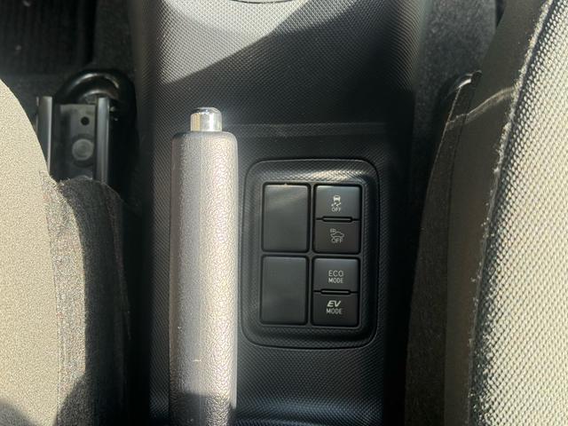 アクア Ｓスタイルブラック　後期／９インチナビ／バックカメラ／フルセグＴＶ／ＬＥＤヘッド／Ｂｌｕｅｔｏｏｔｈ／ＣＤ／ＤＶＤ／ドラレコ／ＥＴＣ／オートハイビーム／オートライト／車線逸脱／衝突安全装置／スマートキー／プッシュスタート（39枚目）