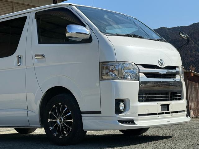ハイエースバン スーパーＧＬ　ダークプライム　特別仕様車　ベットキット　フロントモデリスタ　社外１５インチＡＷ　ハーフレザーシート　ＥＴＣ　ＬＥＤヘッドライト　ナビＴＶ　Ｂカメラ　スマートキー　両側スライド　両側スライドガラス　キャンピング仕様（7枚目）