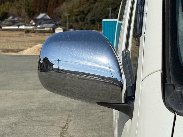 ハイエースバン スーパーＧＬ　ダークプライム　特別仕様車　ベットキット　フロントモデリスタ　社外１５インチＡＷ　ハーフレザーシート　ＥＴＣ　ＬＥＤヘッドライト　ナビＴＶ　Ｂカメラ　スマートキー　両側スライド　両側スライドガラス　キャンピング仕様（16枚目）