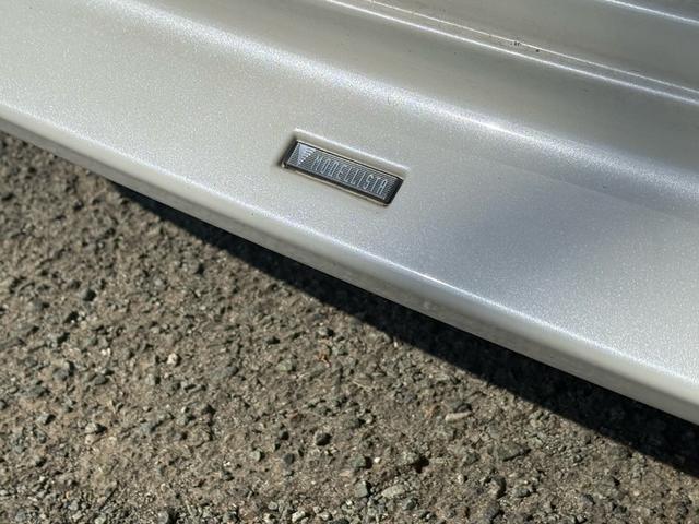 ハイエースバン スーパーＧＬ　ダークプライム　特別仕様車　ベットキット　フロントモデリスタ　社外１５インチＡＷ　ハーフレザーシート　ＥＴＣ　ＬＥＤヘッドライト　ナビＴＶ　Ｂカメラ　スマートキー　両側スライド　両側スライドガラス　キャンピング仕様（19枚目）